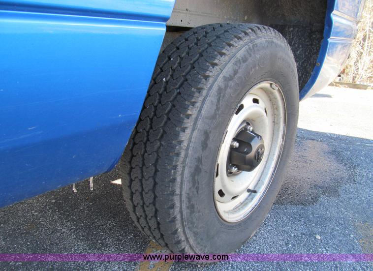 image for item E3628 2001 Dodge Ram 1500 pickup truck