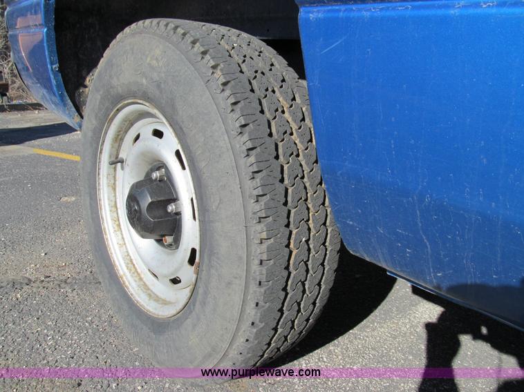 image for item E3628 2001 Dodge Ram 1500 pickup truck