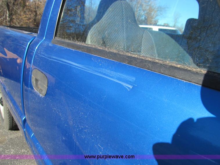 image for item E3628 2001 Dodge Ram 1500 pickup truck