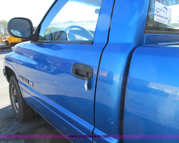 image for item E3628 2001 Dodge Ram 1500 pickup truck