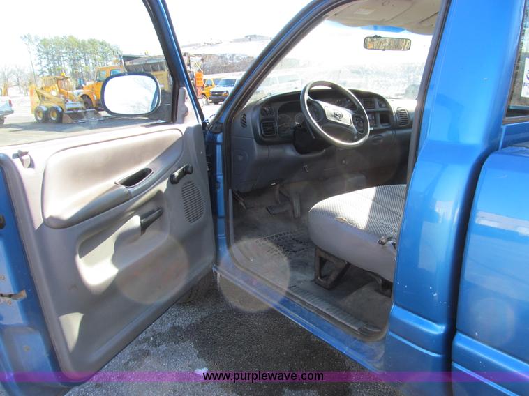 image for item E3628 2001 Dodge Ram 1500 pickup truck