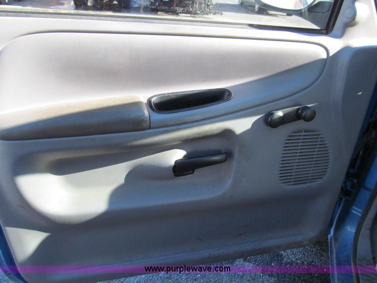 image for item E3628 2001 Dodge Ram 1500 pickup truck