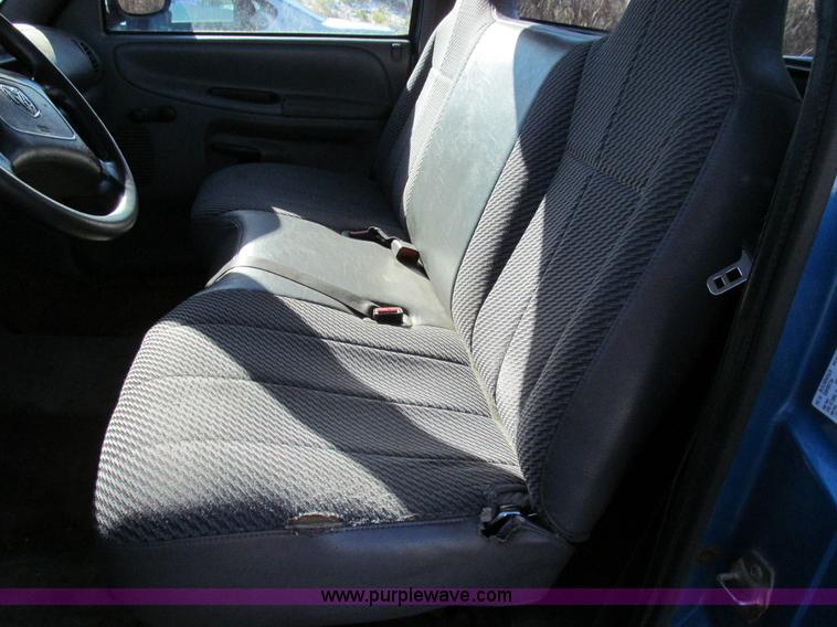 image for item E3628 2001 Dodge Ram 1500 pickup truck