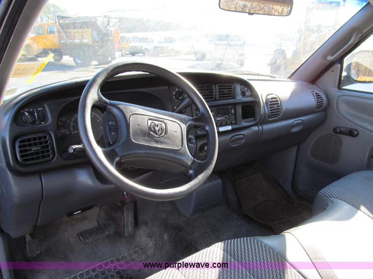 image for item E3628 2001 Dodge Ram 1500 pickup truck