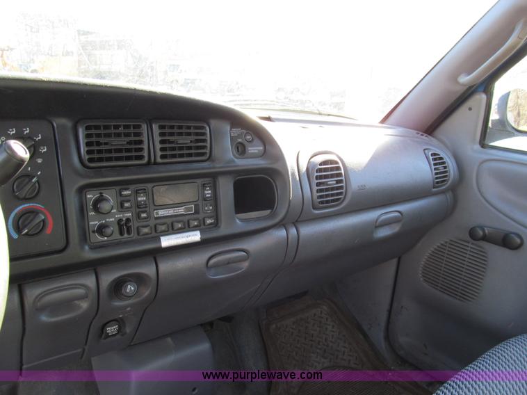 image for item E3628 2001 Dodge Ram 1500 pickup truck