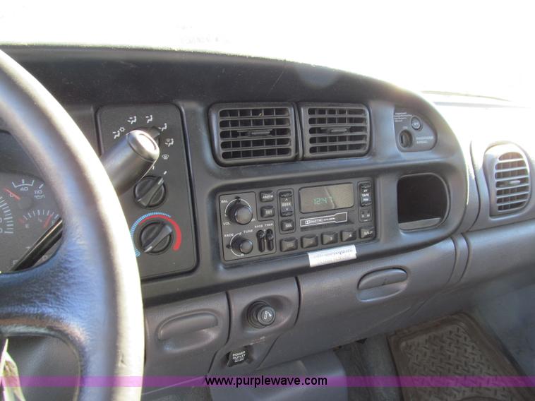 image for item E3628 2001 Dodge Ram 1500 pickup truck