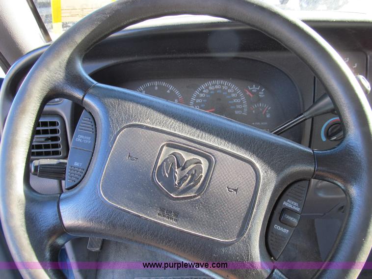 image for item E3628 2001 Dodge Ram 1500 pickup truck