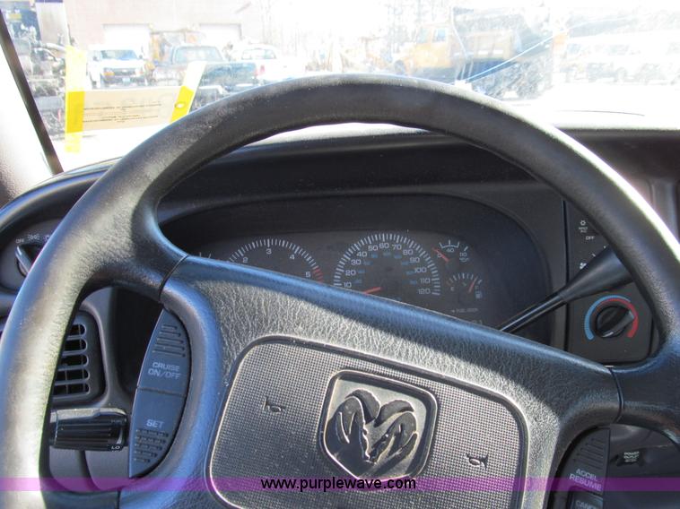 image for item E3628 2001 Dodge Ram 1500 pickup truck