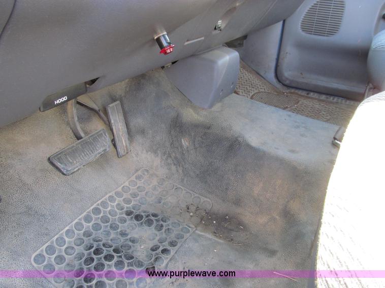 image for item E3628 2001 Dodge Ram 1500 pickup truck