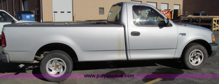 image for item E3629 2002 Ford F150 XL pickup truck