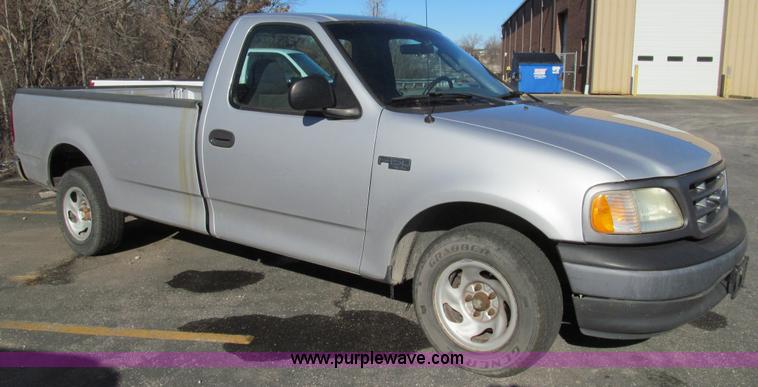 image for item E3629 2002 Ford F150 XL pickup truck