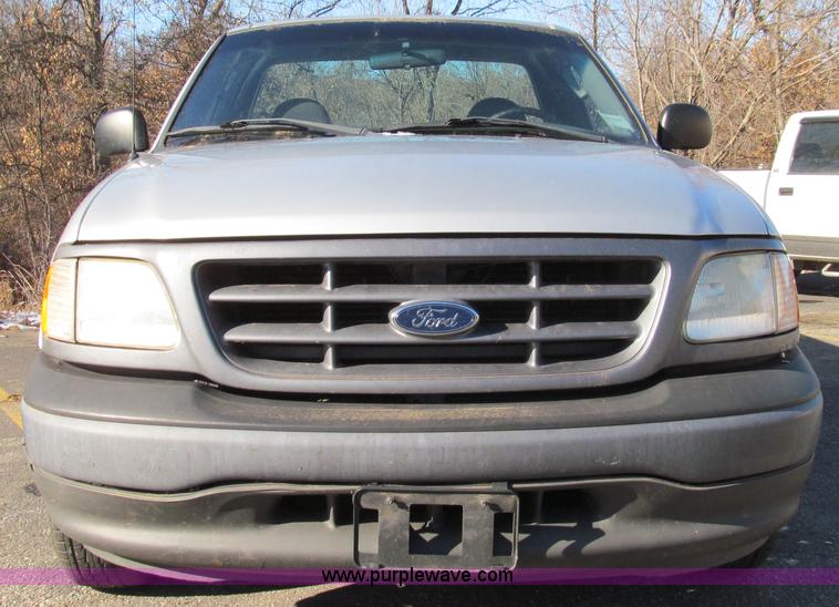 image for item E3629 2002 Ford F150 XL pickup truck