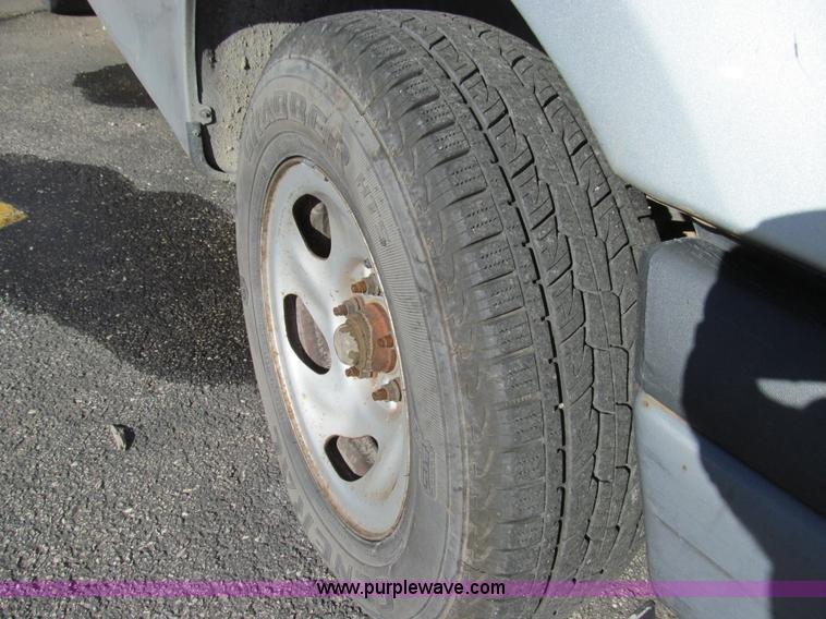 image for item E3629 2002 Ford F150 XL pickup truck