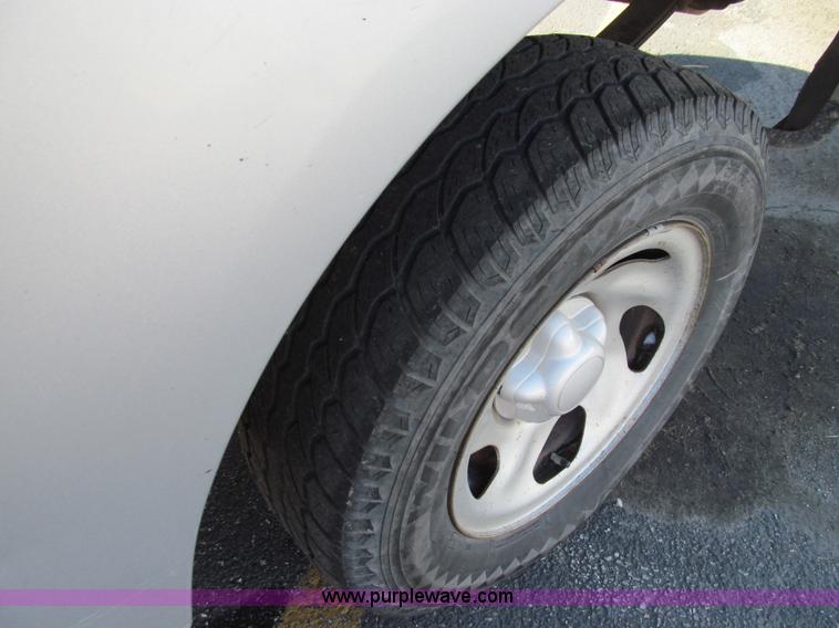 image for item E3629 2002 Ford F150 XL pickup truck