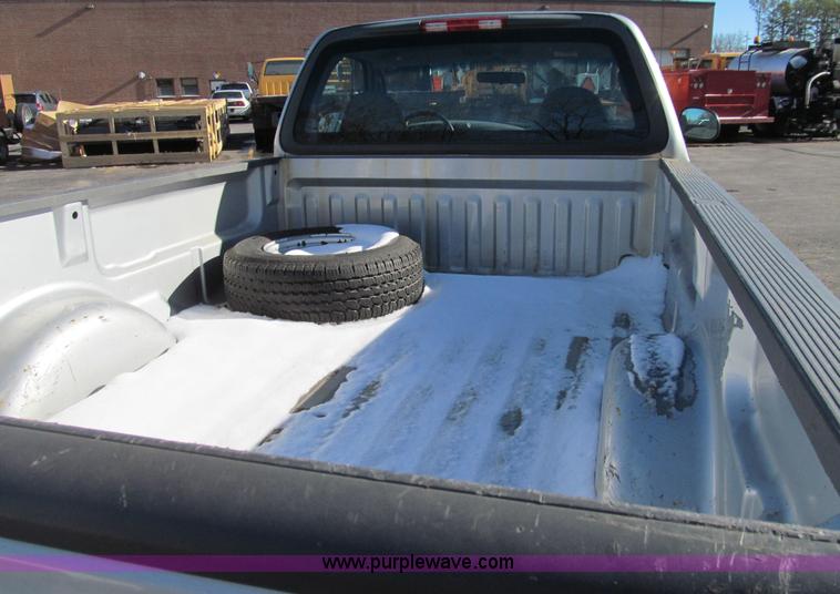 image for item E3629 2002 Ford F150 XL pickup truck