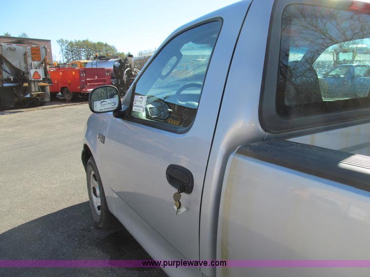 image for item E3629 2002 Ford F150 XL pickup truck