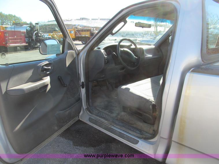 image for item E3629 2002 Ford F150 XL pickup truck