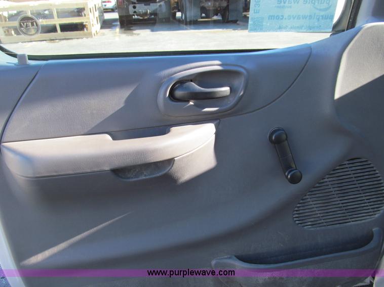 image for item E3629 2002 Ford F150 XL pickup truck