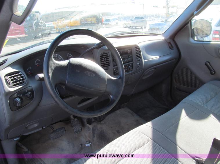 image for item E3629 2002 Ford F150 XL pickup truck