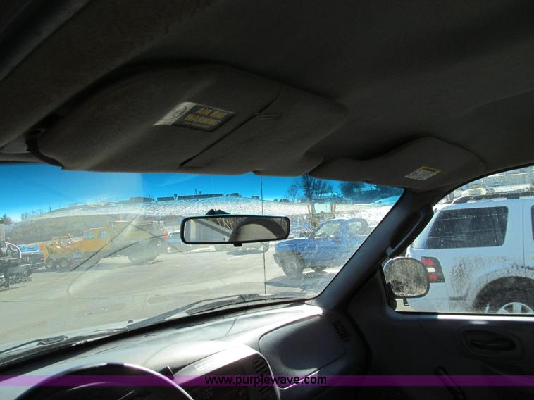 image for item E3629 2002 Ford F150 XL pickup truck