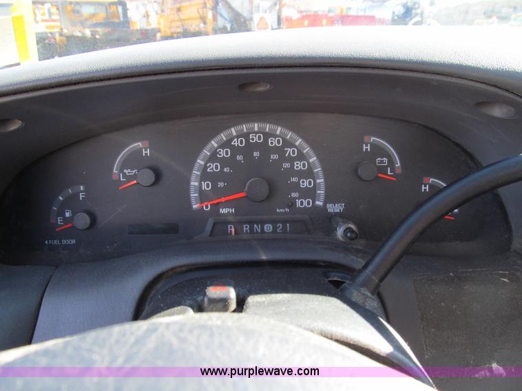 image for item E3629 2002 Ford F150 XL pickup truck