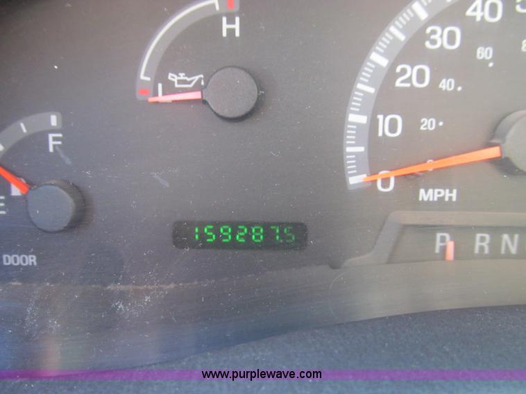 image for item E3629 2002 Ford F150 XL pickup truck