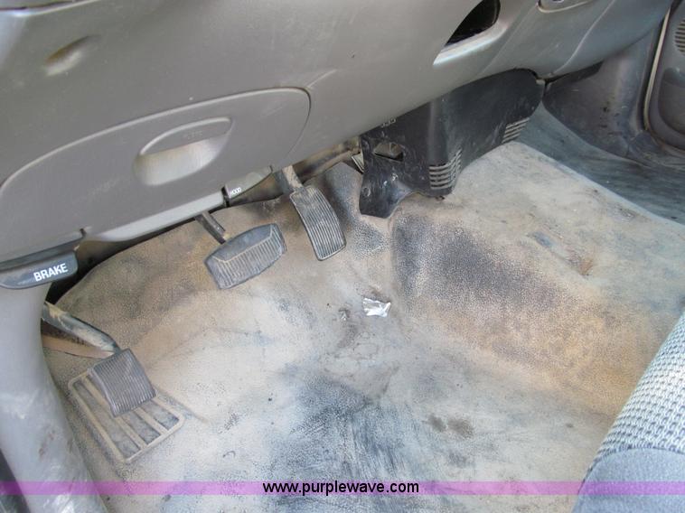 image for item E3629 2002 Ford F150 XL pickup truck