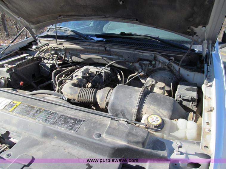 image for item E3629 2002 Ford F150 XL pickup truck