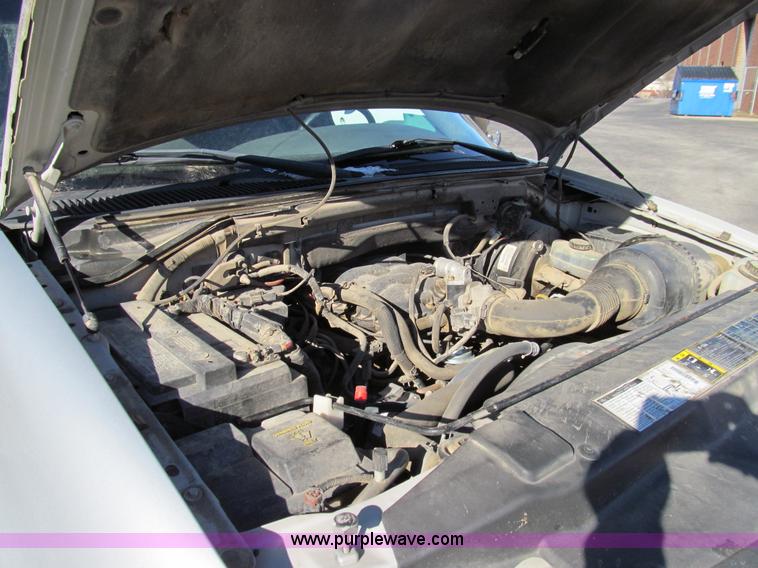 image for item E3629 2002 Ford F150 XL pickup truck