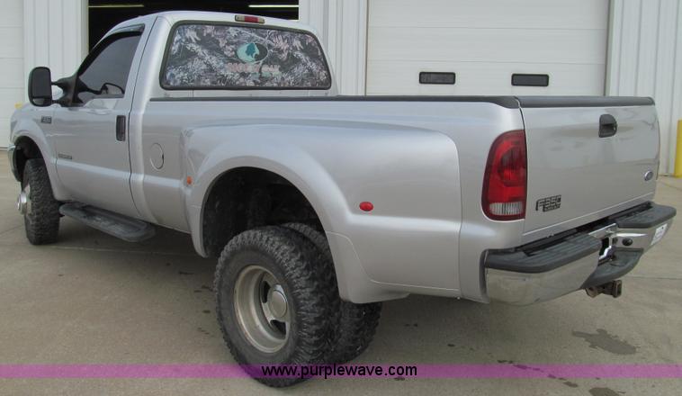 image for item E3636 2003 Ford F350 XLT Super Duty pickup truck