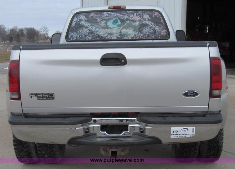 image for item E3636 2003 Ford F350 XLT Super Duty pickup truck