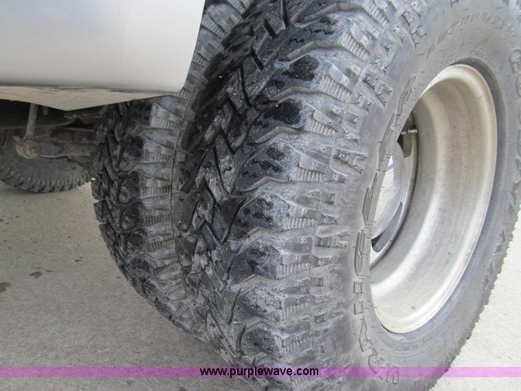 image for item E3636 2003 Ford F350 XLT Super Duty pickup truck