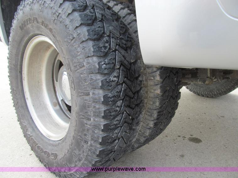 image for item E3636 2003 Ford F350 XLT Super Duty pickup truck