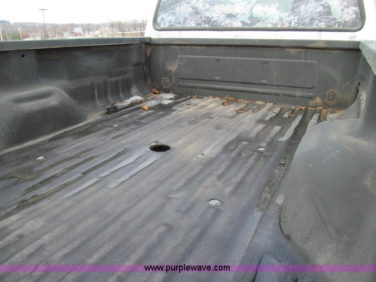 image for item E3636 2003 Ford F350 XLT Super Duty pickup truck