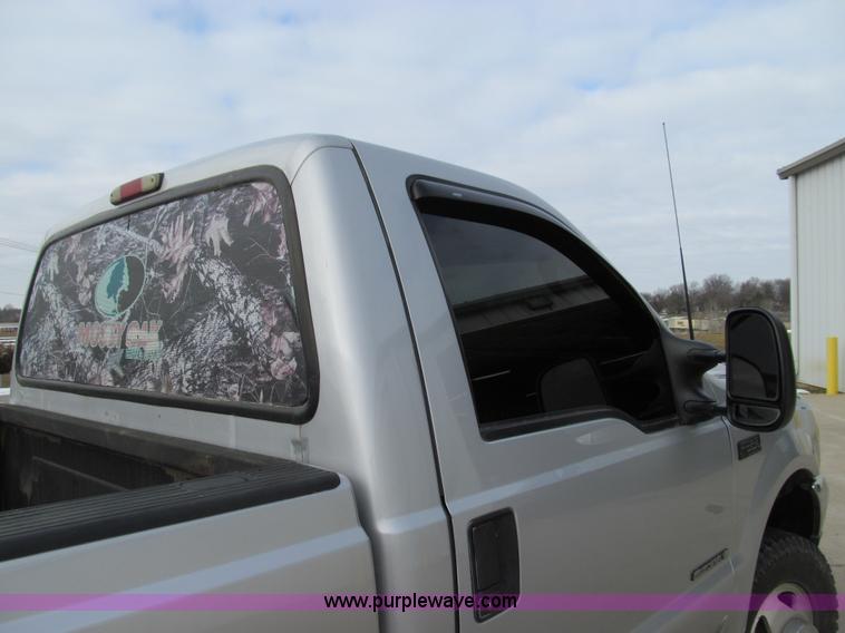 image for item E3636 2003 Ford F350 XLT Super Duty pickup truck