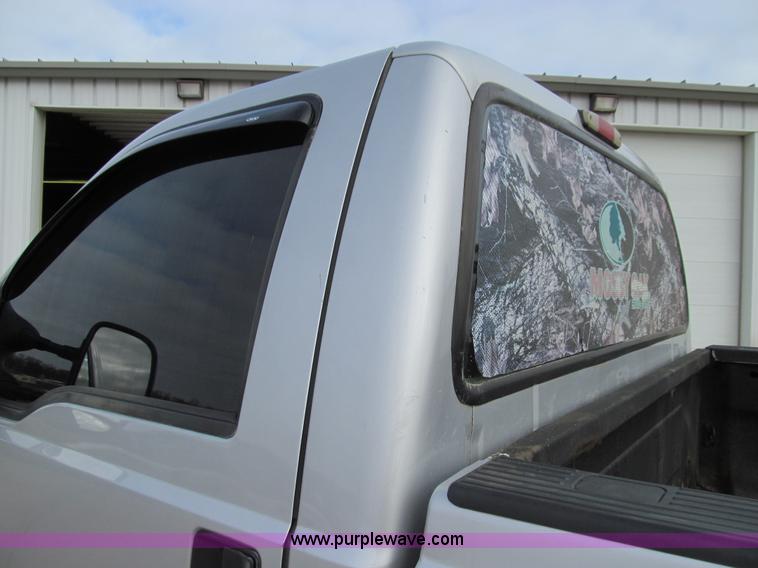 image for item E3636 2003 Ford F350 XLT Super Duty pickup truck