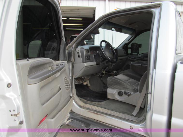 image for item E3636 2003 Ford F350 XLT Super Duty pickup truck