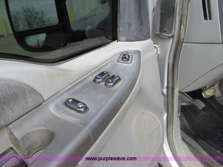 image for item E3636 2003 Ford F350 XLT Super Duty pickup truck