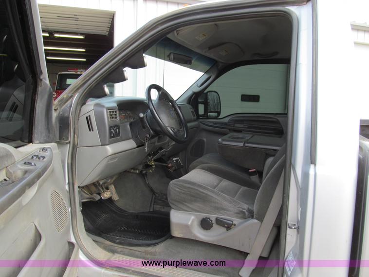 image for item E3636 2003 Ford F350 XLT Super Duty pickup truck