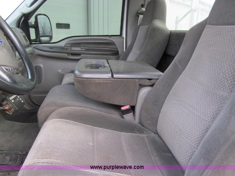 image for item E3636 2003 Ford F350 XLT Super Duty pickup truck