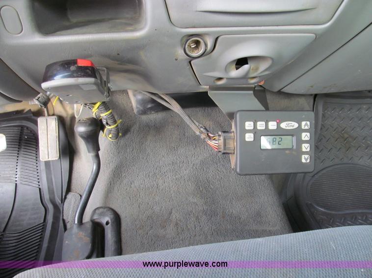 image for item E3636 2003 Ford F350 XLT Super Duty pickup truck