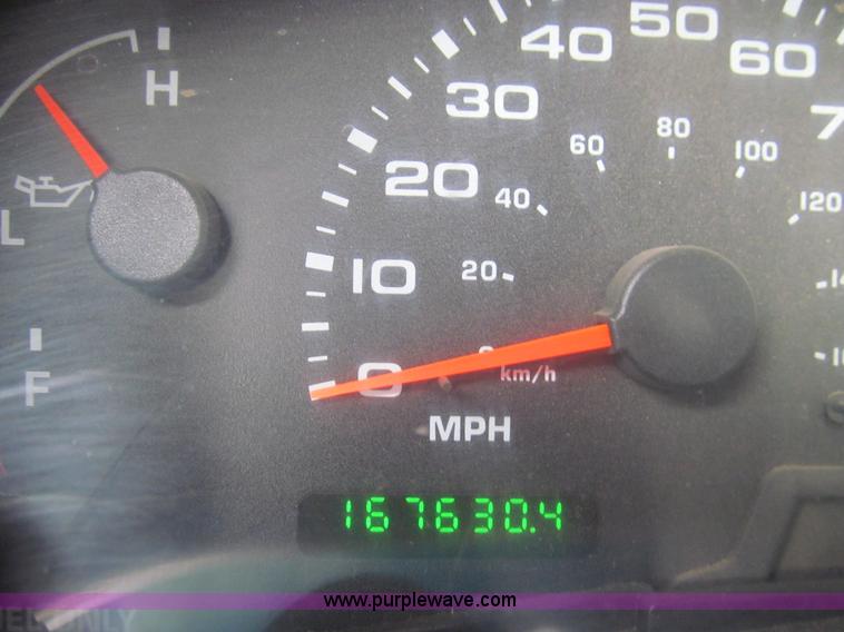 image for item E3636 2003 Ford F350 XLT Super Duty pickup truck