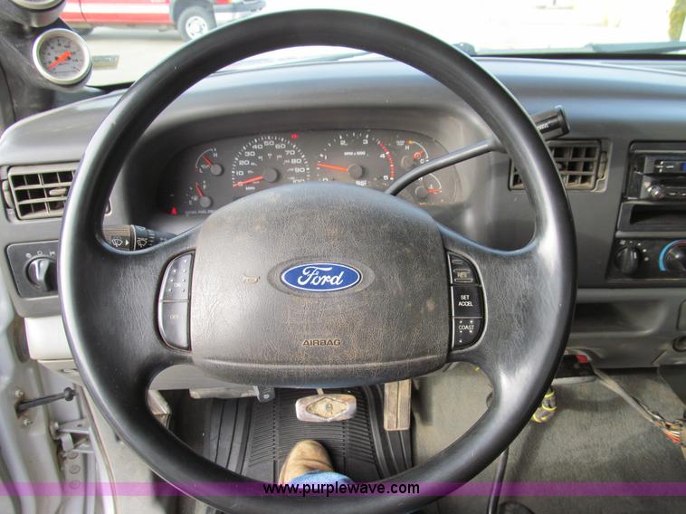 image for item E3636 2003 Ford F350 XLT Super Duty pickup truck