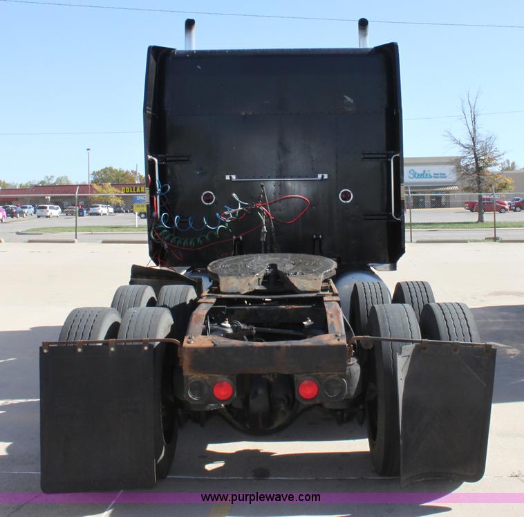 image for item E4258 1994 Peterbilt 379 semi truck