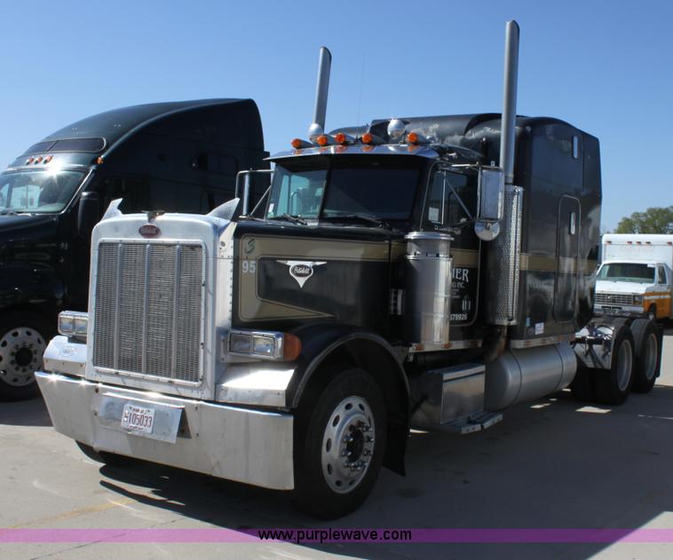 image for item E4258 1994 Peterbilt 379 semi truck