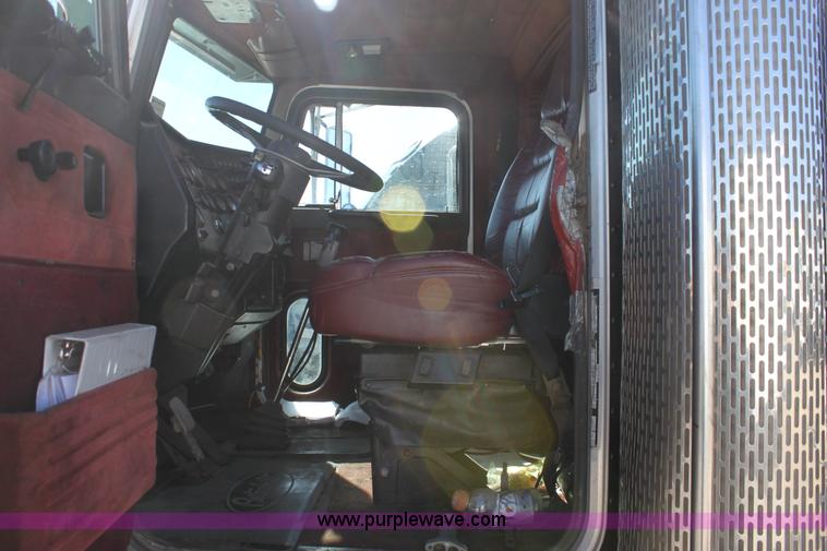 image for item E4258 1994 Peterbilt 379 semi truck