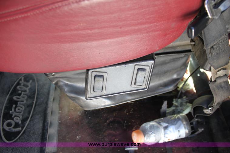 image for item E4258 1994 Peterbilt 379 semi truck