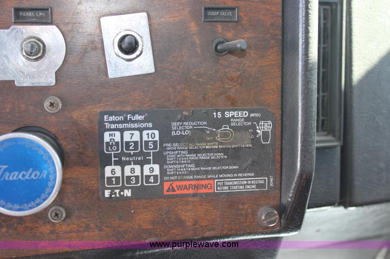 image for item E4258 1994 Peterbilt 379 semi truck