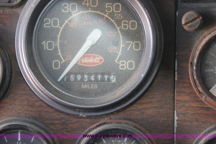 image for item E4258 1994 Peterbilt 379 semi truck