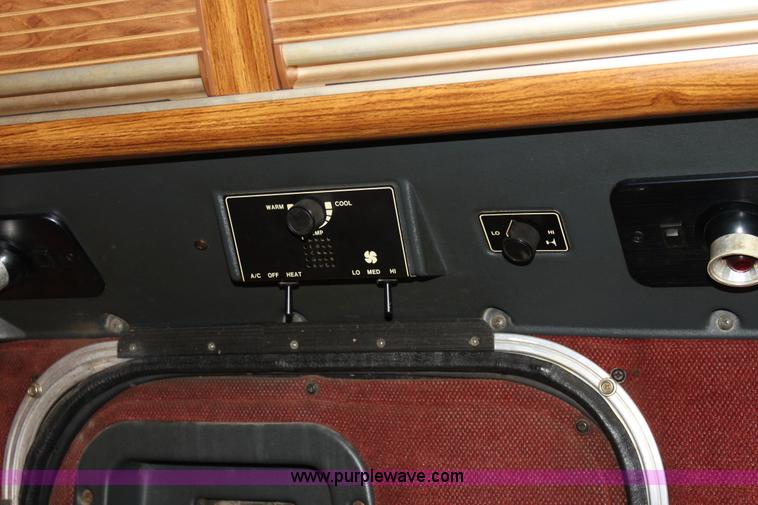 image for item E4258 1994 Peterbilt 379 semi truck